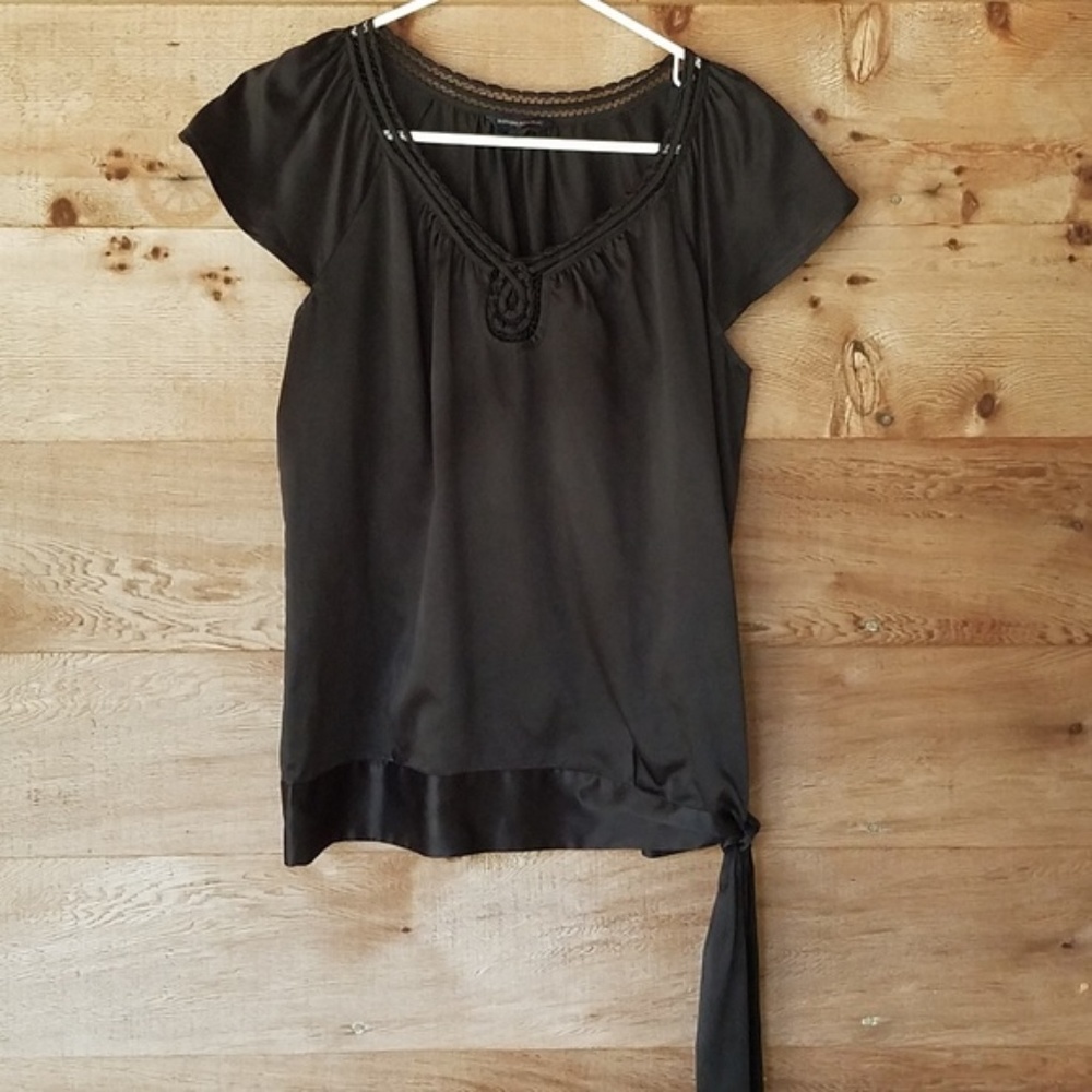 Banana Republic tie bottom blouse size small